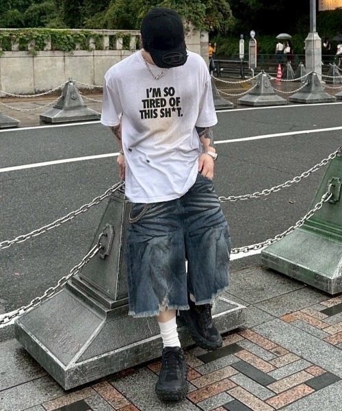 Chikashitsu +（チカシツプラス）の「【Chikashitsu +】dirty wash logo half sleeve t-shirt / 【チカシツプラス】ダーティウォッシュロゴ半袖Tシャツ（Tシャツ/カットソー・メンズ・ブラック/ホワイト・ONE SIZE）」の22枚目の写真