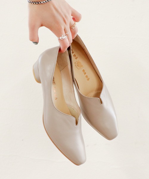 cava cava（サヴァサヴァ）の「Ｖカットパンプス　3720559（パンプス・レディース・ブラック/ワイン/グレイッシュベージュ/プラチナム・22.5cm/23cm/23.5cm/24cm/24.5cm）」の15枚目の写真