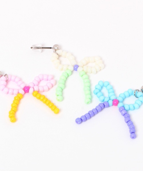 niko and...(ニコアンド)の「3カラービーズリボンピアス(ピアス(両耳用)・レディース・ピンク/ライトブルー/アイボリー・0)」の5枚目の写真