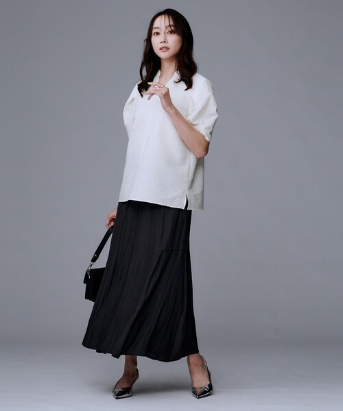 UNTITLED（アンタイトル）の「【吸水速乾/ストレッチ/Vネック】フォルムスリーブ ブラウス（シャツ/ブラウス・レディース・オフホワイト/ブルー/ブラック・48/44/50/00/02/04）」の22枚目の写真