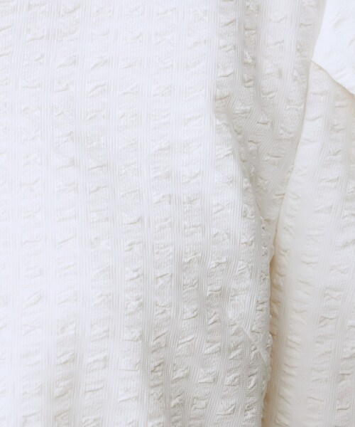 UNTITLED（アンタイトル）の「【吸水速乾/ストレッチ/Vネック】フォルムスリーブ ブラウス（シャツ/ブラウス・レディース・オフホワイト/ブルー/ブラック・48/44/50/00/02/04）」の15枚目の写真