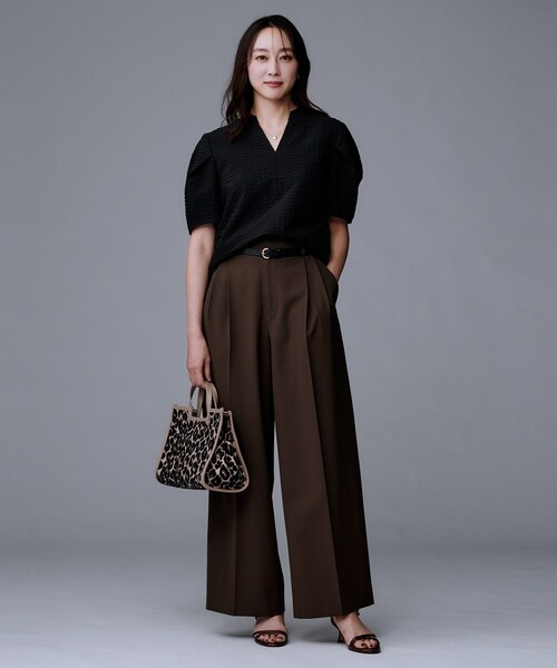 UNTITLED（アンタイトル）の「【吸水速乾/ストレッチ/Vネック】フォルムスリーブ ブラウス（シャツ/ブラウス・レディース・オフホワイト/ブルー/ブラック・48/44/50/00/02/04）」の18枚目の写真