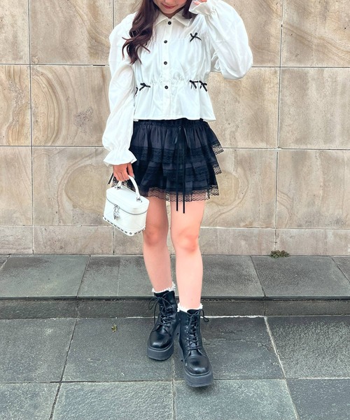 frunco(フランコ)の「リボン付きシャーリングブラウス(シャツ/ブラウス・レディース・ブラック/ホワイト・MEDIUM)」の12枚目の写真