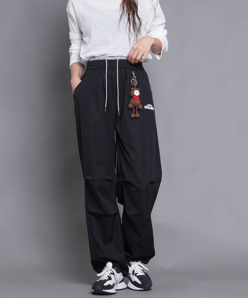 .WORKS(ドットワークス)の「編みぐるみチャーム付バレルレッグパンツ(カーゴパンツ・レディース・ブラック系/オフホワイト/チャコールグレー/ブラック/ホワイト・M)」の9枚目の写真