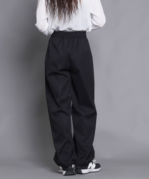 .WORKS(ドットワークス)の「編みぐるみチャーム付バレルレッグパンツ(カーゴパンツ・レディース・ブラック系/オフホワイト/チャコールグレー/ブラック/ホワイト・M)」の12枚目の写真