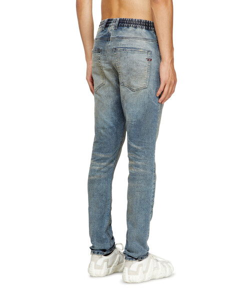 DIESEL（ディーゼル）の「メンズ デニムパンツ レギュラーフィットジョグジーンズ 2032 D-KROOLEY-B JOGG（デニムパンツ・メンズ・インディゴブルー・28inch/26inch/32inch/36inch/30inch/34inch）」の5枚目の写真