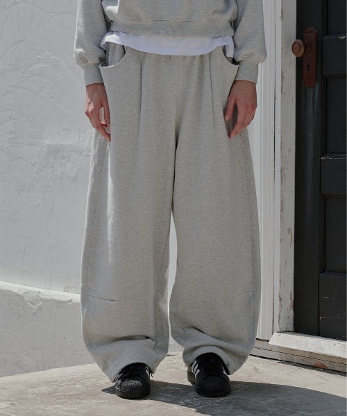 セール】curve design tuck sweatpants/カーブデザインタック