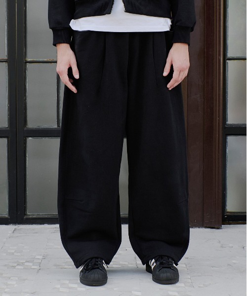 セール】curve design tuck sweatpants/カーブデザインタック