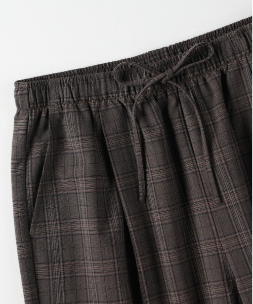 Right-on（ライトオン）の「【HONEYSUCKLE ROSE】【｢楽｣して｢ちゃんと見え｣が一番使える！】無地見えTRチェックイージーパンツ(ウエストゴム・ストレッチ・秋カラー・体型を拾いにくい)（その他パンツ・レディース・ダークグレー/ブラウン・M/L/S）」の6枚目の写真