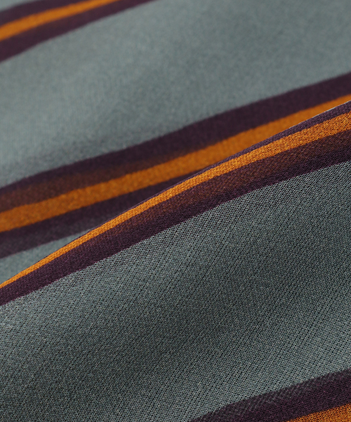 EDIFICE（エディフィス）の「BLECK(ブレック) regimental スカーフ（バンダナ/スカーフ・メンズ・チャコールグレー/ボルドー/グリーン・FREE）」の6枚目の写真