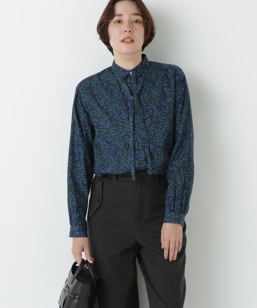 human woman(ヒューマンウーマン)の「◆プチフラワープリントボウタイシャツブラウス(シャツ/ブラウス・レディース・イエロー系その他4/グリーン系その他4・MEDIUM)」の4枚目の写真