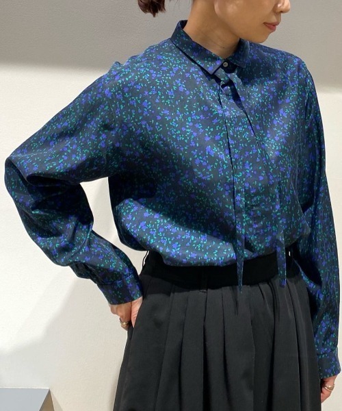 human woman(ヒューマンウーマン)の「◆プチフラワープリントボウタイシャツブラウス(シャツ/ブラウス・レディース・イエロー系その他4/グリーン系その他4・MEDIUM)」の5枚目の写真