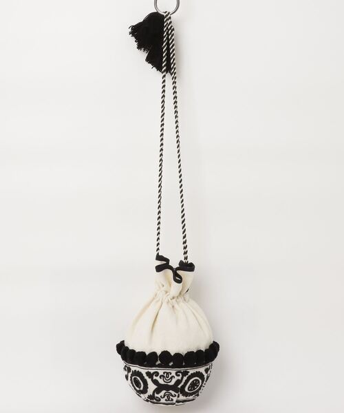 AMERICAN RAG CIE（アメリカンラグシー）の「【MEN , WOMEN】LEIN 幾何学柄刺繍ドロストバッグ（ショルダーバッグ・レディース・ブラック・FREE）」の5枚目の写真