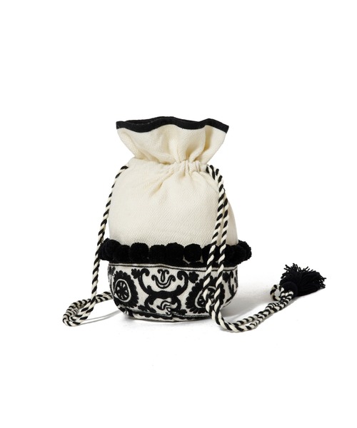 AMERICAN RAG CIE（アメリカンラグシー）の「【MEN , WOMEN】LEIN 幾何学柄刺繍ドロストバッグ（ショルダーバッグ・レディース・ブラック・FREE）」の2枚目の写真