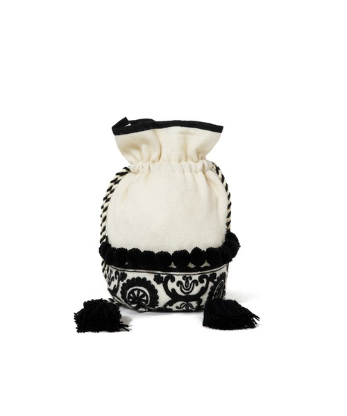 AMERICAN RAG CIE（アメリカンラグシー）の「【MEN , WOMEN】LEIN 幾何学柄刺繍ドロストバッグ（ショルダーバッグ・レディース・ブラック・FREE）」の3枚目の写真