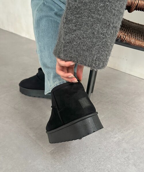 Thevon（ゼボン）の「厚底ショートムートンブーツ（ブーツ・レディース・キャメル/ブラック・M/L）」の4枚目の写真