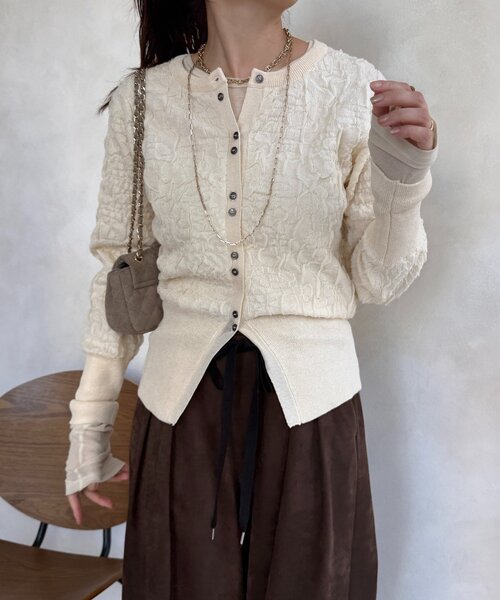 DouDou（ドゥドゥ）の「【WEB限定】フクレジャガードクルーネックカーディガン（カーディガン/ボレロ・レディース・アイボリー/ブルー/ブラウン・FREE）」の10枚目の写真