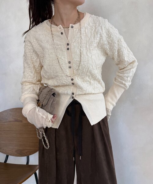 DouDou（ドゥドゥ）の「【WEB限定】フクレジャガードクルーネックカーディガン（カーディガン/ボレロ・レディース・アイボリー/ブルー/ブラウン・FREE）」の12枚目の写真