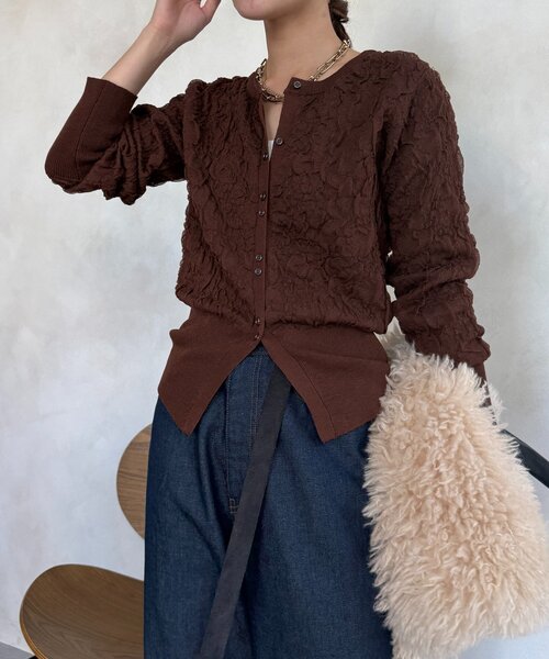 DouDou（ドゥドゥ）の「【WEB限定】フクレジャガードクルーネックカーディガン（カーディガン/ボレロ・レディース・アイボリー/ブルー/ブラウン・FREE）」の19枚目の写真