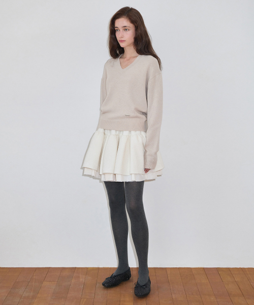 SINOON（シヌーン）の「V-Neck Basic Knit (Greyish Beige)（スウェット・レディース・ベージュ・FREE）」の3枚目の写真