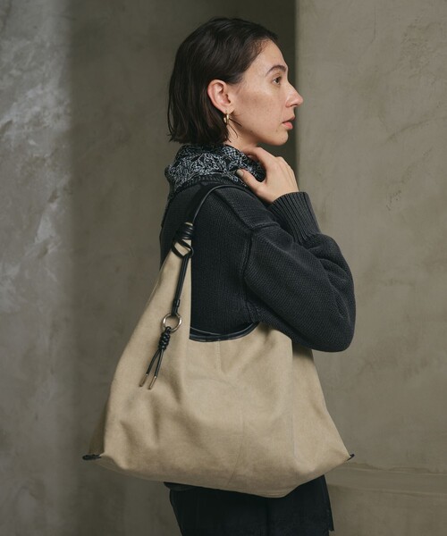 BEAUTY&YOUTH UNITED ARROWS（ビューティーアンドユースユナイテッドアローズ）の「チャーム ショルダーバッグ（ショルダーバッグ・レディース・ブラック/ベージュ・FREE）」の2枚目の写真