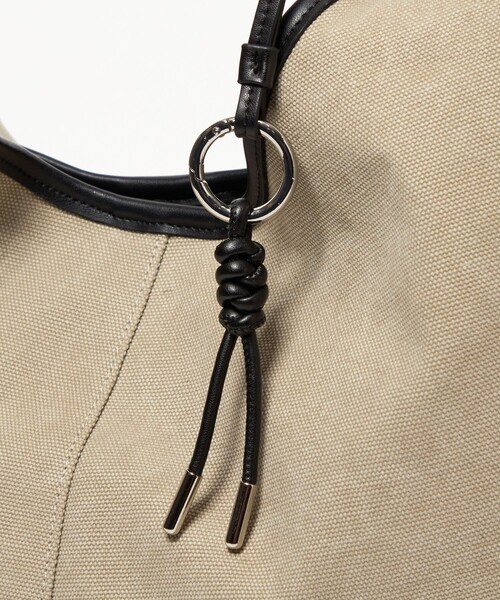 BEAUTY&YOUTH UNITED ARROWS（ビューティーアンドユースユナイテッドアローズ）の「チャーム ショルダーバッグ（ショルダーバッグ・レディース・ブラック/ベージュ・FREE）」の19枚目の写真