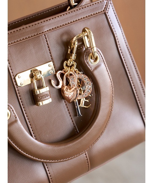 SNIDEL（スナイデル）の「メタルロゴチャーム（キーケース/キーアクセサリー・レディース・ゴールド/マルチ・F）」の10枚目の写真