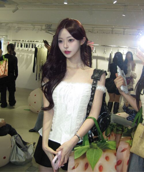 ROSEFRANTZ（ロゼフランツ）の「Lace Off Shoulder Sleeveless [White]（シャツ/ブラウス・レディース・ホワイト・SMALL/MEDIUM）」の4枚目の写真