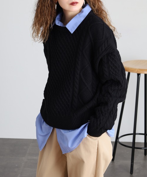 GUESS JEANS（ゲスジーンズ）の「GUESS JEANS ウール ケーブルニットセーター（ニット/セーター・レディース・ブラック/ヘザーグレー/クリーム・S/XS/M/L）」の2枚目の写真