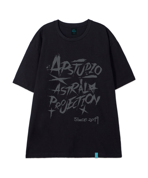 ASTRAL PROJECTION（アストラルプロジェクション）の「[ラフレタリング]コットンルーズフィット半袖Tシャツ_ブラック（Tシャツ/カットソー・メンズ・その他・LARGE/MEDIUM/X-LARGE/XX-LARGE）」の2枚目の写真
