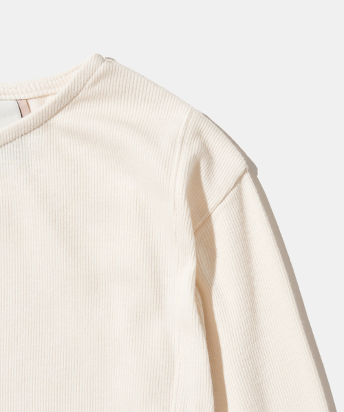 Diamond Layla(ダイアモンドレイラ)の「Modal Second Layer Longsleeve T101 Ivory(Tシャツ/カットソー・レディース・アイボリー・MEDIUM/LARGE)」の6枚目の写真
