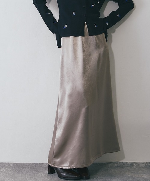 ANOTHER S（アナザーエス）の「サテンロングスカート（スカート・レディース・ブラック/ブラウン/グレイッシュベージュ・FREE）」の3枚目の写真