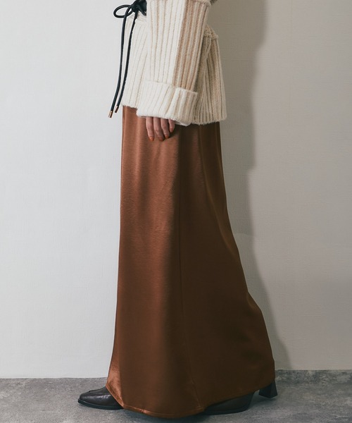 ANOTHER S（アナザーエス）の「サテンロングスカート（スカート・レディース・ブラック/ブラウン/グレイッシュベージュ・FREE）」の15枚目の写真