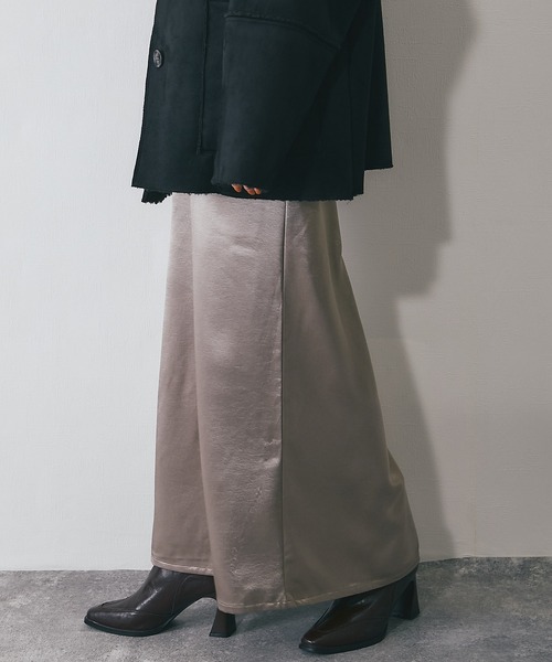 ANOTHER S（アナザーエス）の「サテンロングスカート（スカート・レディース・ブラック/ブラウン/グレイッシュベージュ・FREE）」の6枚目の写真