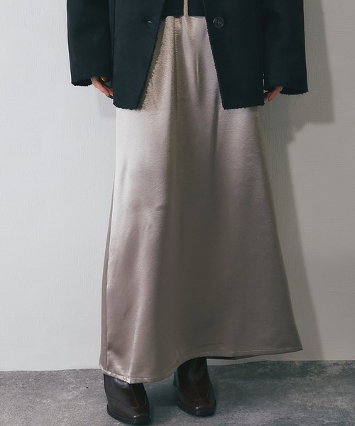 ANOTHER S（アナザーエス）の「サテンロングスカート（スカート・レディース・ブラック/ブラウン/グレイッシュベージュ・FREE）」の5枚目の写真