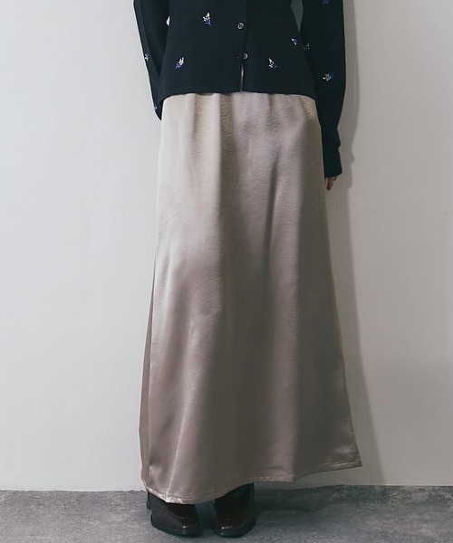 ANOTHER S（アナザーエス）の「サテンロングスカート（スカート・レディース・ブラック/ブラウン/グレイッシュベージュ・FREE）」の12枚目の写真