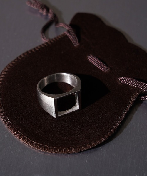 1111clothing(ワンフォークロージング)の「スクエアカット チタンリング / Square Cut Titanium Ring(リング・メンズ・シルバー・6(12号)/15号/21号)」の2枚目の写真