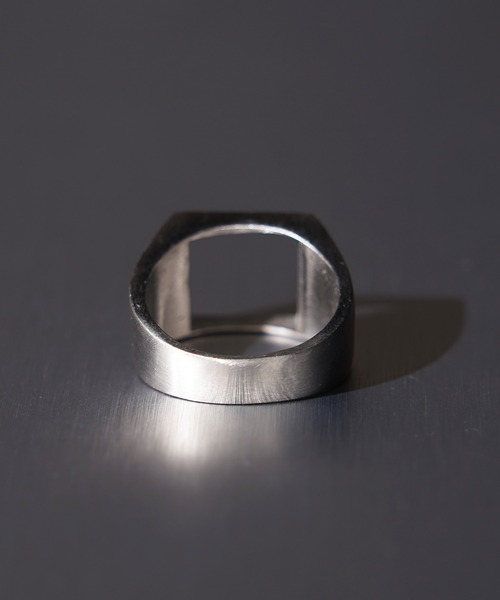 1111clothing(ワンフォークロージング)の「スクエアカット チタンリング / Square Cut Titanium Ring(リング・メンズ・シルバー・6(12号)/15号/21号)」の4枚目の写真