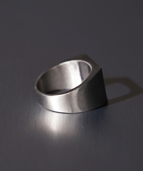 1111clothing(ワンフォークロージング)の「スクエアカット チタンリング / Square Cut Titanium Ring(リング・メンズ・シルバー・6(12号)/15号/21号)」の5枚目の写真
