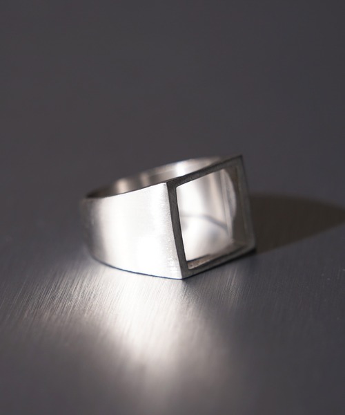 1111clothing(ワンフォークロージング)の「スクエアカット チタンリング / Square Cut Titanium Ring(リング・メンズ・シルバー・6(12号)/15号/21号)」の7枚目の写真