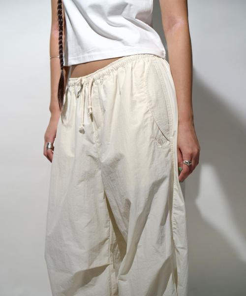 WHILE(ワイル)の「SSタートルバルーンクライミングパンツ (IVORY)(スウェットパンツ・レディース・その他・SMALL/MEDIUM/LARGE)」の13枚目の写真