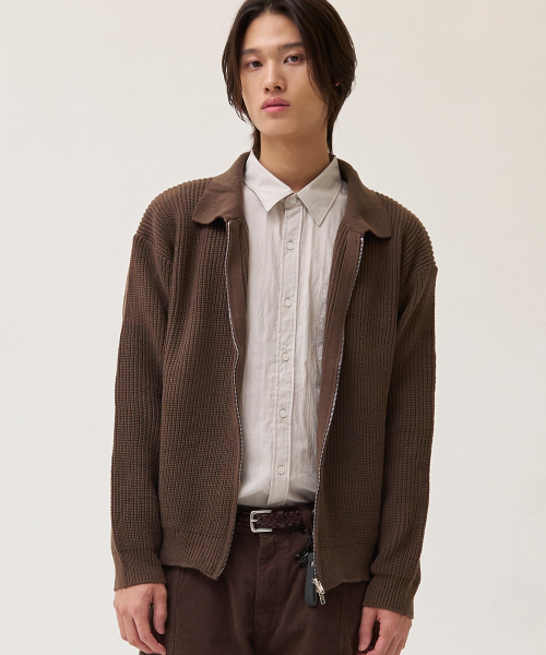AKECII(アケシ)の「デンシングカラー ニットジップアップ_ブラウン(カーディガン/ボレロ・メンズ・その他・ONE SIZE)」の3枚目の写真