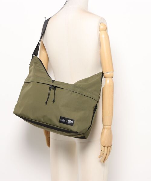 A.en(エイエン )の「A.en Daily Bag Olive(ショルダーバッグ・メンズ・オリーブ・FREE)」の5枚目の写真
