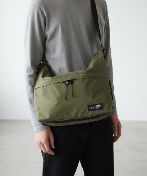 A.en(エイエン )の「A.en Daily Bag Olive(ショルダーバッグ・メンズ・オリーブ・FREE)」の1枚目の写真
