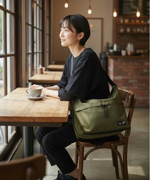 A.en(エイエン )の「A.en Daily Bag Olive(ショルダーバッグ・メンズ・オリーブ・FREE)」の13枚目の写真