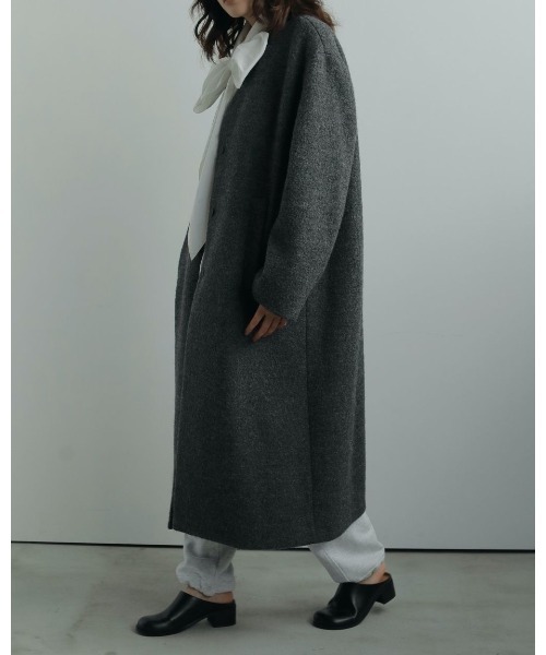 anuke（アンヌーク）の「anuke Collarless Cocoon Coat 62520003（ブルゾン・レディース・チャコールグレー/ネイビー・36/38）」の4枚目の写真