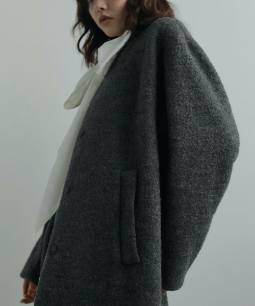 anuke（アンヌーク）の「anuke Collarless Cocoon Coat 62520003（ブルゾン・レディース・チャコールグレー/ネイビー・36/38）」の7枚目の写真