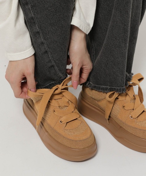 niko and...（ニコアンド）の「オリジナル切り替え厚底スニーカー（スニーカー・レディース・ブラウン/アイボリー・LARGE/MEDIUM）」の3枚目の写真
