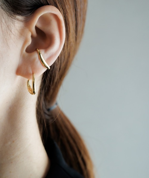 ISOLATION（アイソレーション）の「【ISOLATION / アイソレーション】Curve Earcuff /  カーブイヤーカフ（イヤーカフ・レディース・ゴールド・S）」の3枚目の写真