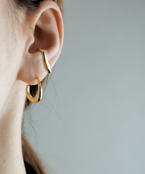 ISOLATION（アイソレーション）の「【ISOLATION / アイソレーション】Curve Earcuff /  カーブイヤーカフ（イヤーカフ・レディース・ゴールド・S）」の2枚目の写真